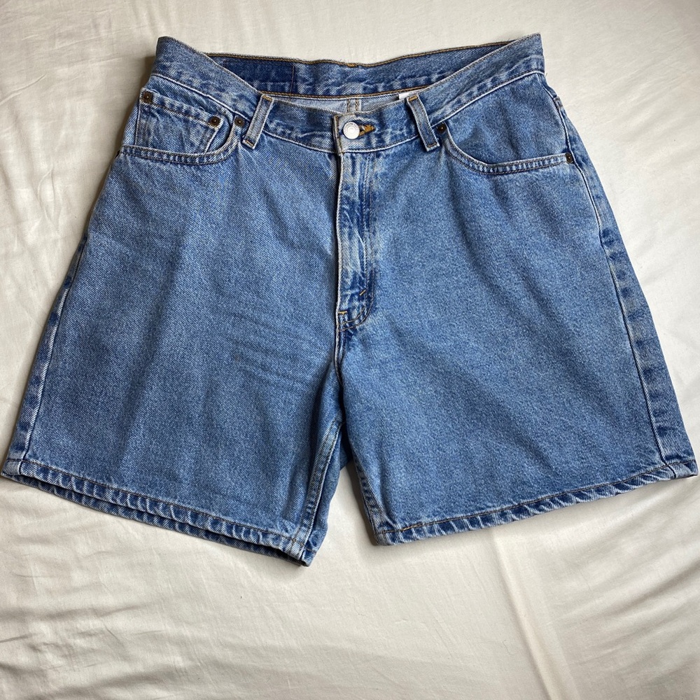 90’S VINTAGE LEVI HIGH WAISTED SHORTS